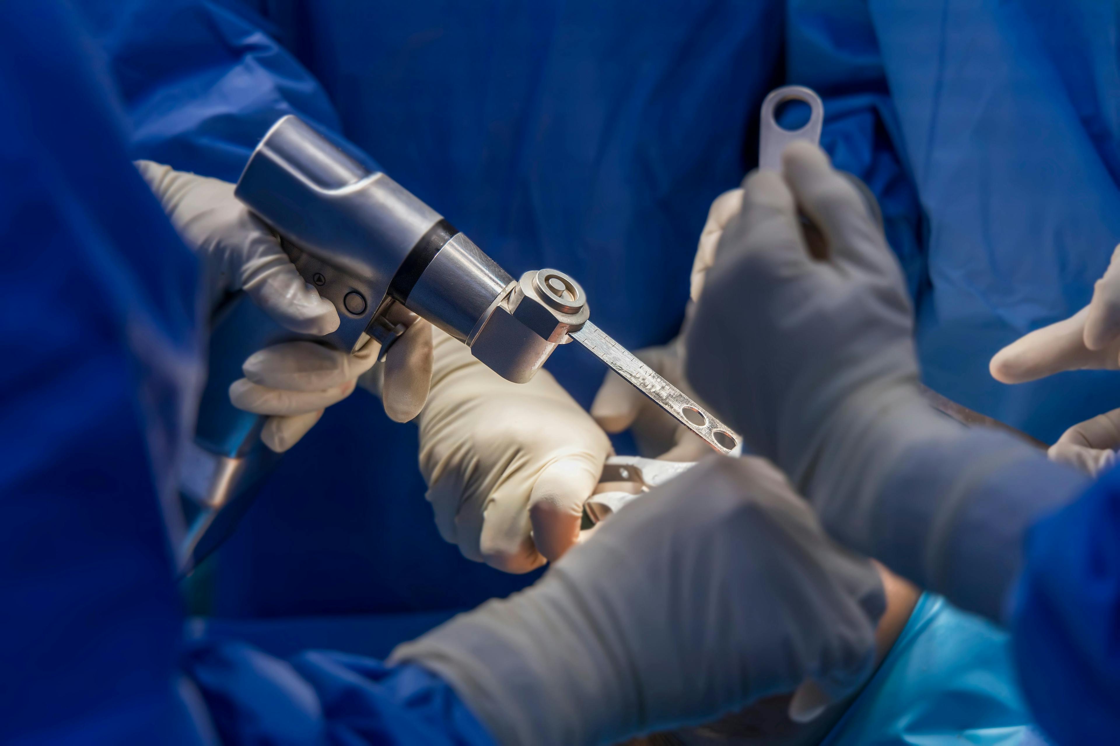 Healthgrades has released its inaugural report card on how hospitals fared in knee and joint replacements on an outpatient basis. (Image credit: ©Issara - stock.adobe.com)