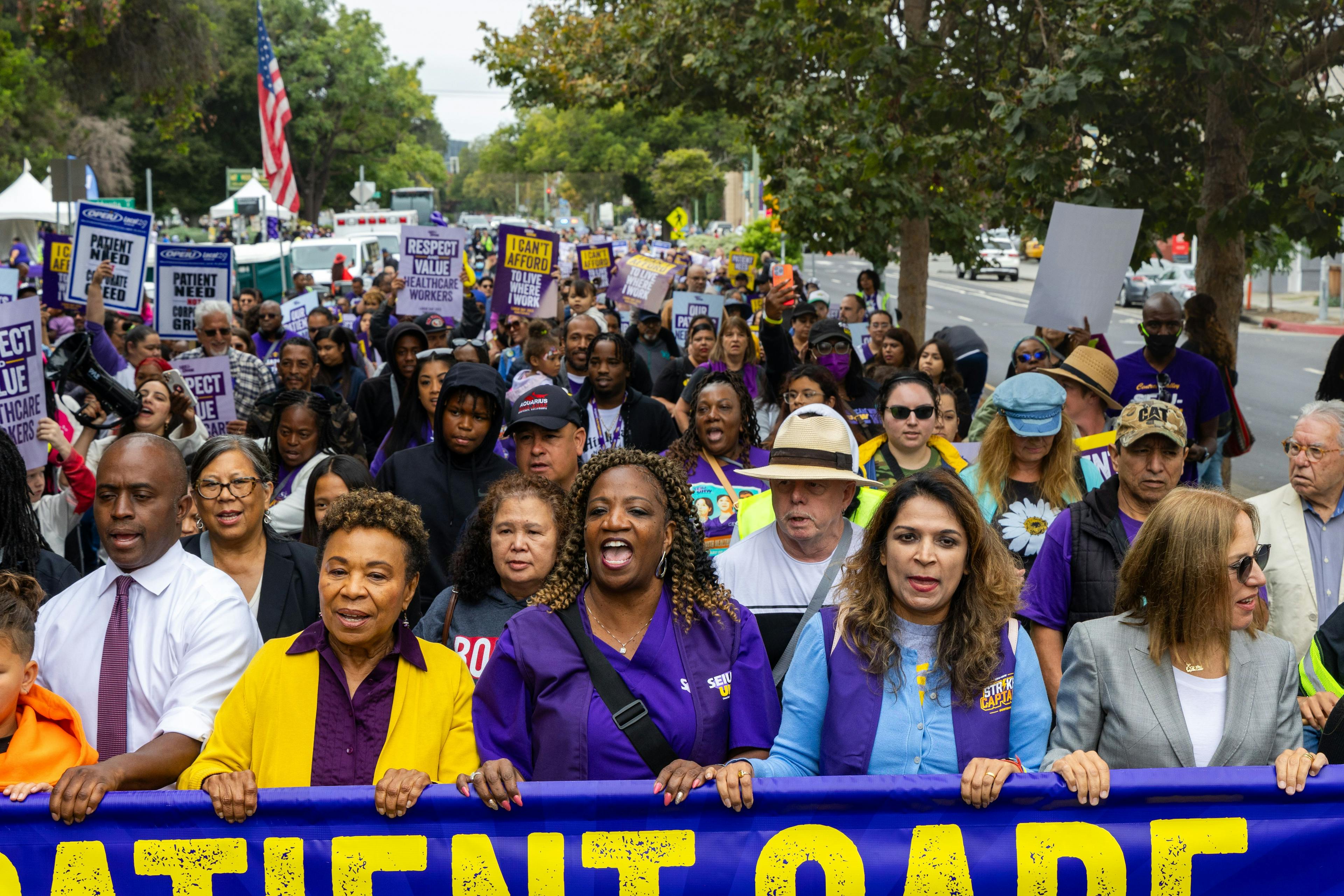 More than 75,000 Kaiser Permanente workers went on strike in October before the health system and unions agreed on a new contract. (Photo: SEIU-UHW)